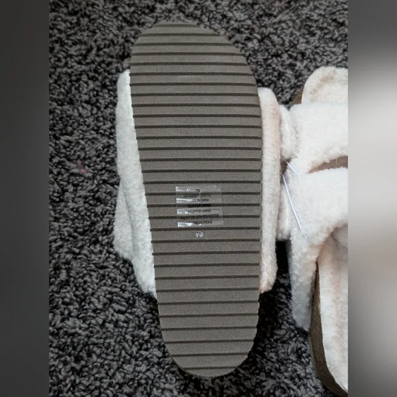 Altar'd State New With Tags Cozy Cream Fuzzy Sandals with Gold Buckles - Picture 4 of 7